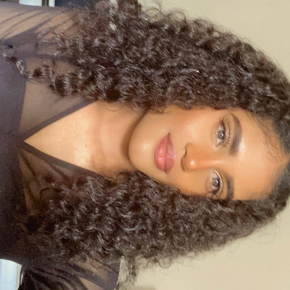 Meet your Posher, Jelyne